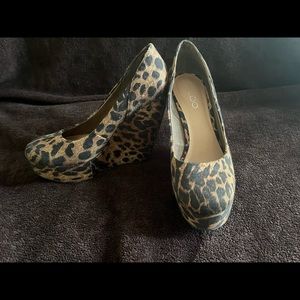 Aldo size 6 1/2 used condition is good